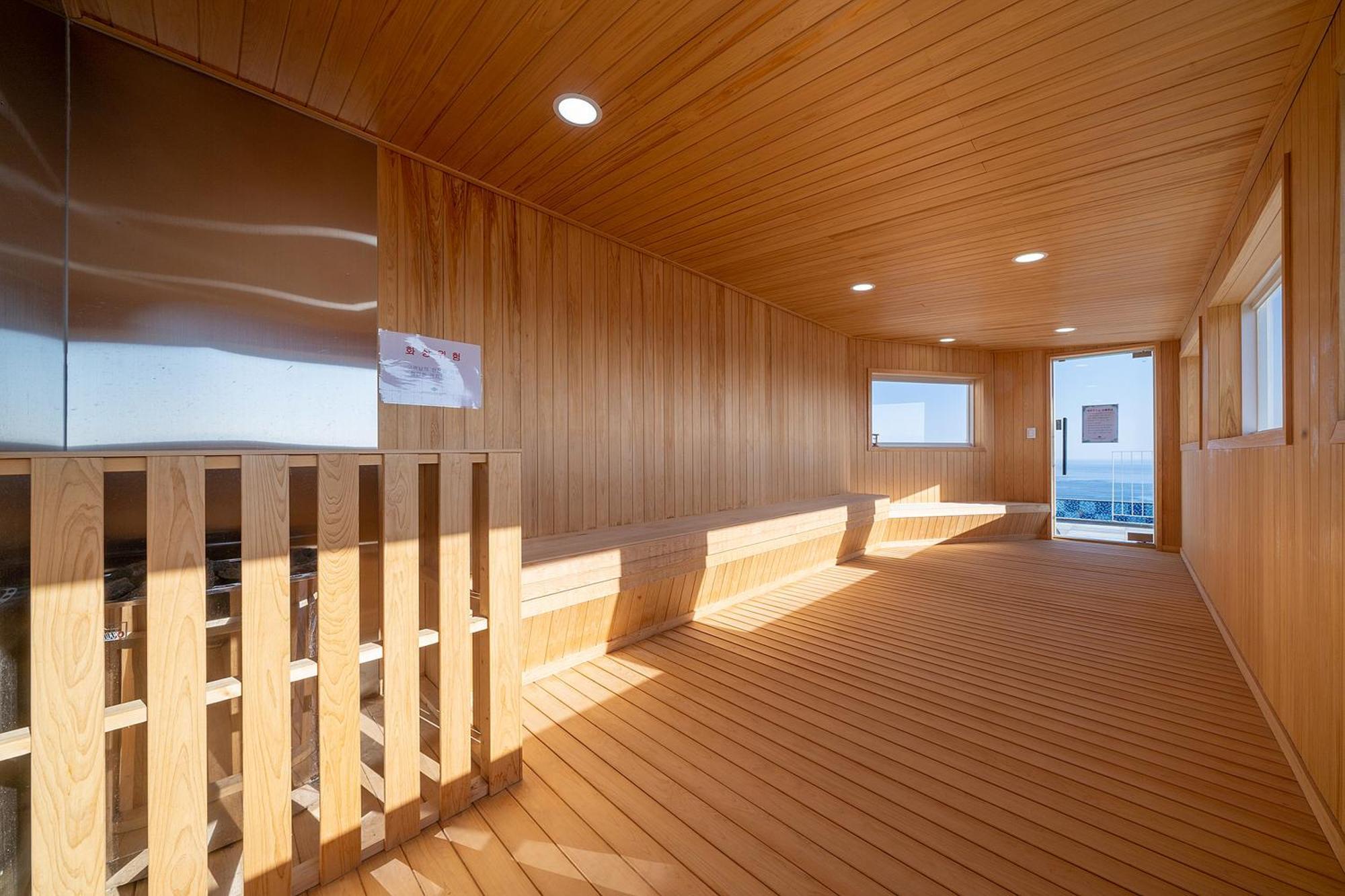 Gangneung Chonpines Ocean Suites Hotel Exterior foto